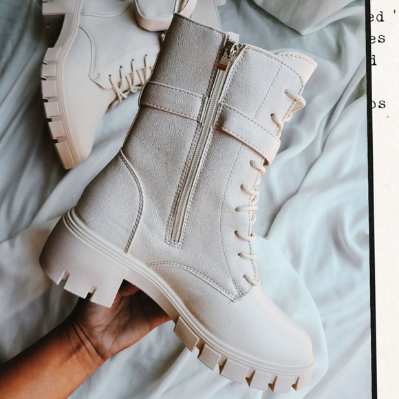 🚨FEW SIZES LEFT// Stone faux leather Boot - Picture 4 of 6